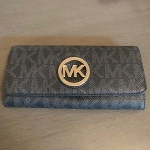 Michale Kors wallet